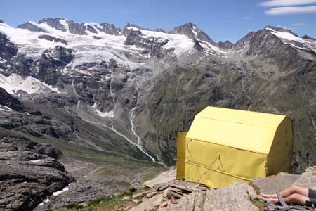 Il Bivacco Money e il Gran Paradiso.